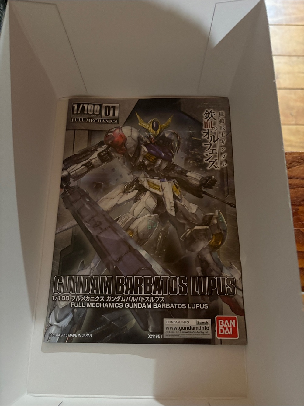 Gundam Barbatos Lupus 1/100 Model Kit - White & Blue - Picture 11 of 11
